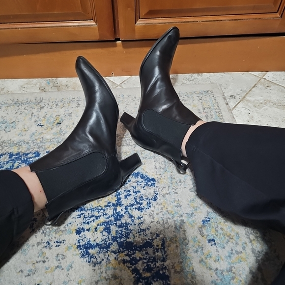 Michael Kors Leather  Mid Heel Ankle Boots Size 8M - Picture 5 of 10